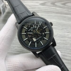 Watch ⌚Armani 🎮 Model: AR60008 Case: 316L stainless steel: Strengthened mineral glass Strap: First-grain cowhide 🎮Size: 41*13mm hollow dynamic dial highlights the sense of hierarchy Fashionable black and white matching Simple and calm men's watch with modern style (the bottom cover is equipped with the corresponding model QR code) 🎮Sanjie exquisitely recommends men's mechanical casual business watches SJ carefully creates super-realistic photo shooting for you, giving you the effect of super-realistic photoshooting