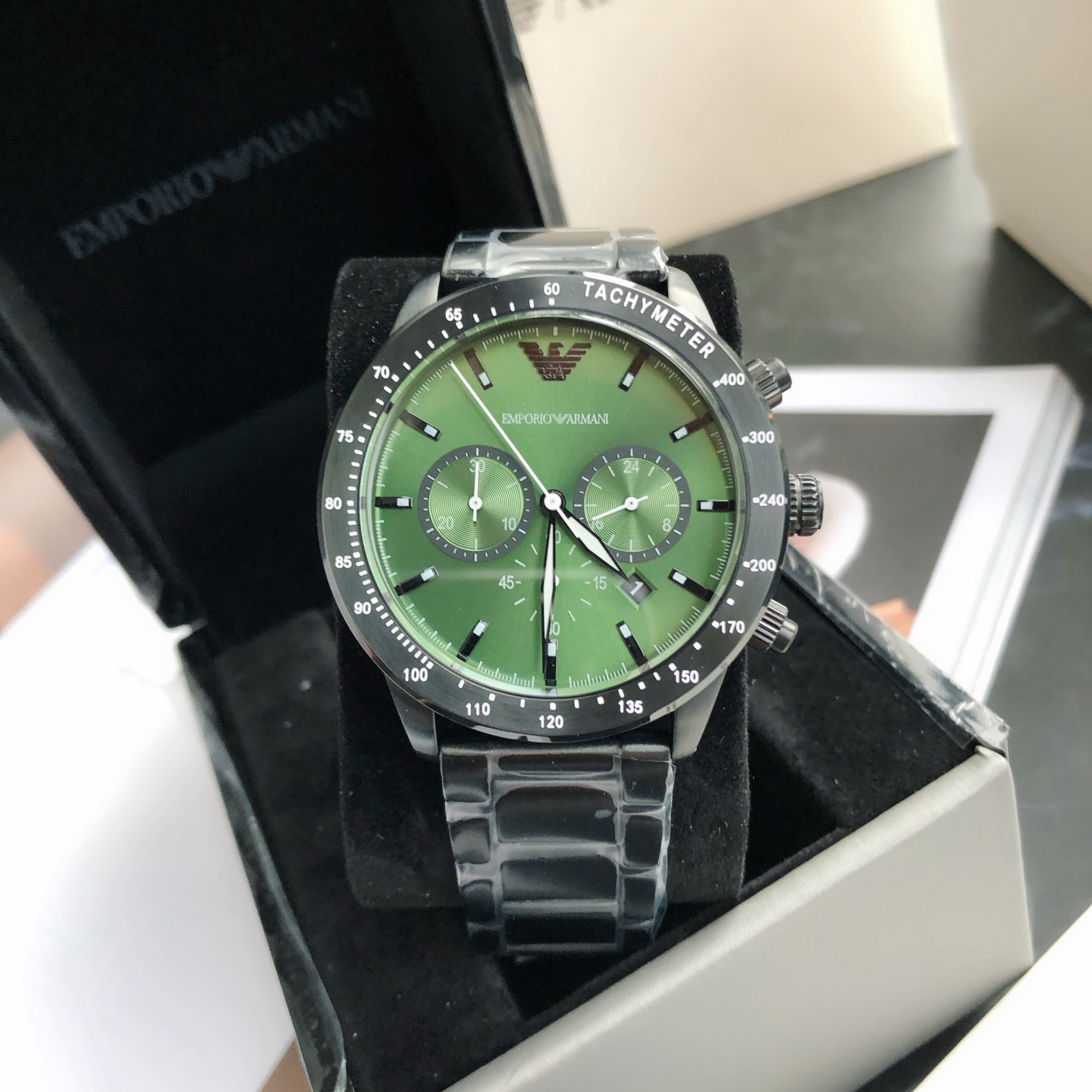 Emrio Armani) Armani 2022 new business casual European and American simple and atmospheric quartz steel strap men's watch AR11472 diving sports style three-hand calendar frame sundial pattern bezel green dial, highlighting the quality of life, fine polishing process to continue the texture of the watch body, showing the brand texture in the details, stainless steel strap engraved eagle LOGO. The quality of the details reflects a unique life Mineral strengthened glass 100m daily waterproof, dial diameter 43mm, case thickness 12mm. ππππ - Image 3