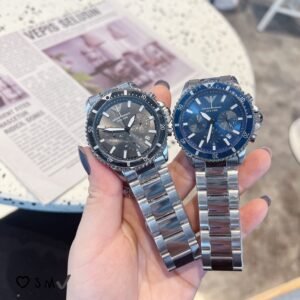 . The new Armani AR1136011362. Multifunctional three-eye chronograph men's watch equipped with multifunctional running seconds quartz movement💪, powerful minute hand chronograph stopwatch 24-hour synchronization, solid steel belt, mineral glass mirror, simple pin buckle design [victory] [victory], size 43mm*11mm, low-key and elegant, business trend, capable and handsome