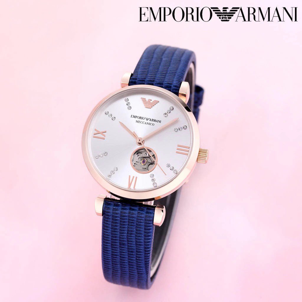 New Armani mechanical women's watch 💃Classic and simple Italian style, beautiful and rusty, the movement is exposed, and is known as the heart of transparency. The diamond-set dial adds a touch of elegance to the watch. Exquisite crown, classic scales, European and American mixed-color steel belt, original buckle, mineral crystal mirror, 30 meters waterproof, fully manual winding, mechanical women's watch 32mm*14mm