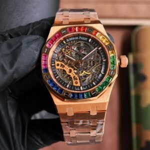 Gold 770💰Audemars Piguet has launched a new Royal Oak series double balance wheel hollow frost gold watch, each with a gem-set bezel designed in rainbow colors. The new model shows exquisite details and focuses on the perfect coordination of colors, materials and hand-finished finishes.
Brand:AudemarsPigue
Series: Double Balance Skeleton Watch
Movement: Fully automatic machinery
Watch strap: quicksand frost gold strap
Size: diameter 41mm, thickness 13mm
Material: Made of 316 stainless steel - sapphire mirror
New watches, sports elements, aesthetic design