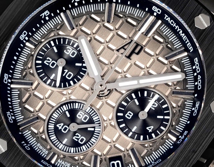 LS .Factory Audemars Piguet
Royal Oak Offshore 26420 New Upgraded Version
1. The newly molded 43mm case (the market version is 44mm, which is the case of the old 26400) adopts a new design, a more ergonomic case, and more exquisite case details. It has larger polished chamfers, and the size is 43MM~15.6MM. The 43mm wide case has been carefully modified to accommodate the new movement with a slightly larger diameter.
2. Calendar upgrade. After the transformation of the movement, the original large calendar was realized. The date window was pushed to the edge of the dial, and the hands were slightly modified.
3. The movement adopts Dandong 7750 (6 small seconds) changed to Caliber4401 (large splint) for better appearance and more stable quality.
4. The watch case is made of Japanese 316 stainless steel, which shows that the steel case is more bright and bright (not ordinary 306 steel for market use)
5. The ring is made of Korean imported ceramics (black, blue, green, ceramic ring) and the mirror is made of sapphire glass.
6. The strap is made of imported fluorine rubber tape, which is more comfortable to wear and feels better. The strap is made of first-layer cowhide, and the cloth strap is made of leather wrapping cloth, which is not pressed by leather.
7. The dial is upgraded. The dial pattern is slow-cut by CNC (not hydraulic). The finished pattern is clear. The iconic squares are now connected to each other through crosses. - Image 4