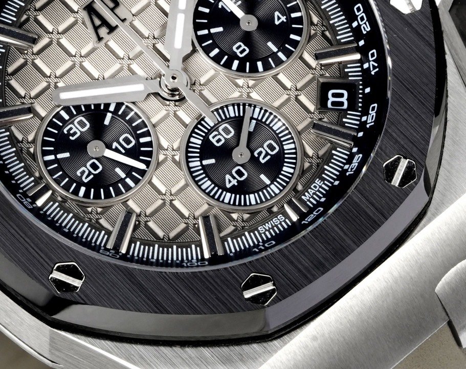 LS .Factory Audemars Piguet
Royal Oak Offshore 26420 New Upgraded Version
1. The newly molded 43mm case (the market version is 44mm, which is the case of the old 26400) adopts a new design, a more ergonomic case, and more exquisite case details. It has larger polished chamfers, and the size is 43MM~15.6MM. The 43mm wide case has been carefully modified to accommodate the new movement with a slightly larger diameter.
2. Calendar upgrade. After the transformation of the movement, the original large calendar was realized. The date window was pushed to the edge of the dial, and the hands were slightly modified.
3. The movement adopts Dandong 7750 (6 small seconds) changed to Caliber4401 (large splint) for better appearance and more stable quality.
4. The watch case is made of Japanese 316 stainless steel, which shows that the steel case is more bright and bright (not ordinary 306 steel for market use)
5. The ring is made of Korean imported ceramics (black, blue, green, ceramic ring) and the mirror is made of sapphire glass.
6. The strap is made of imported fluorine rubber tape, which is more comfortable to wear and feels better. The strap is made of first-layer cowhide, and the cloth strap is made of leather wrapping cloth, which is not pressed by leather.
7. The dial is upgraded. The dial pattern is slow-cut by CNC (not hydraulic). The finished pattern is clear. The iconic squares are now connected to each other through crosses. - Image 5