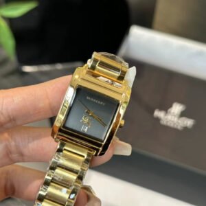 Batch  (with full set of packaging ➕30)

Burberry's latest model this year [love] top Swiss small square card, classic hot model, quality workmanship, exquisite and perfect, all-steel watch head, ultra-thin and high quality, welcome to reprint! Spot wholesale