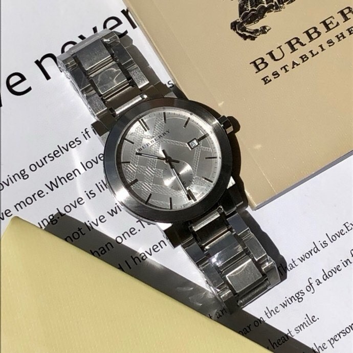 Batch . Classic British luxury brand, quartz men's watch, bu9900, a royal brand. The timeless classic style permeates the dial, which is both elegant and beautiful. Original Swiss movement, sapphire glass mirror, 316l stainless steel strap, unique two-and-a-half-pin design, watch diameter ~44mm, elegant and high-end, comes with a full set of packaging! - Image 4