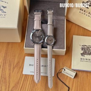 Original order Burberry
Model: BU9010, BU9207

Case: stainless steel

Mirror: Mineral strengthened glass

Strap: genuine leather

Size: 39, 28mm

The Morandi color strap makes the overall temperament look relaxed and high-end, like a breeze blowing on the face, gentle and comfortable, and naturally permeating the soul.

(All original models can be searched online_supported)