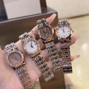 Batch 💰 White 240. Gold 260 diamonds + 30 Burberry watch. British classic fashion pattern women's watch. The unique plaid stainless steel strap shows a different fashion atmosphere. Size 29MM, imported quartz movement, sapphire mirror!
