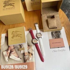 Original order Burberry

Model: BU9128Bu9129

Case: stainless steel

Mirror: Mineral strengthened glass

Strap: genuine leather

Size: 34mm

If there is a rank in mature woman style, then Burberry wine red must be at the forefront. The fully bloomed petals erase the immaturity of the girl, leaving only the charm of the heroine. 9129 contains a toffee-like clean imagination, a jade-shaped ceiling color scheme, a versatile color scheme, simple and classic, and a truly great item that makes people fall in love with it.

(All original models can be searched online_supported)