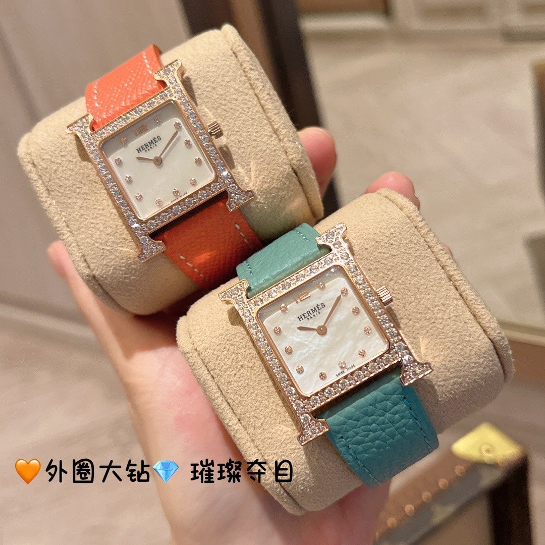 heure h watch new large diamond💎 “feather” diamond
26x26mm white natural mother-of-pearl dial, Swiss quartz movement, can be freely matched with hand-detachable Italian cowhide or American crocodile leather, stainless steel pin buckle, and three-dimensional embossed Hermès exclusive totem on the bottom cover. - Image 2