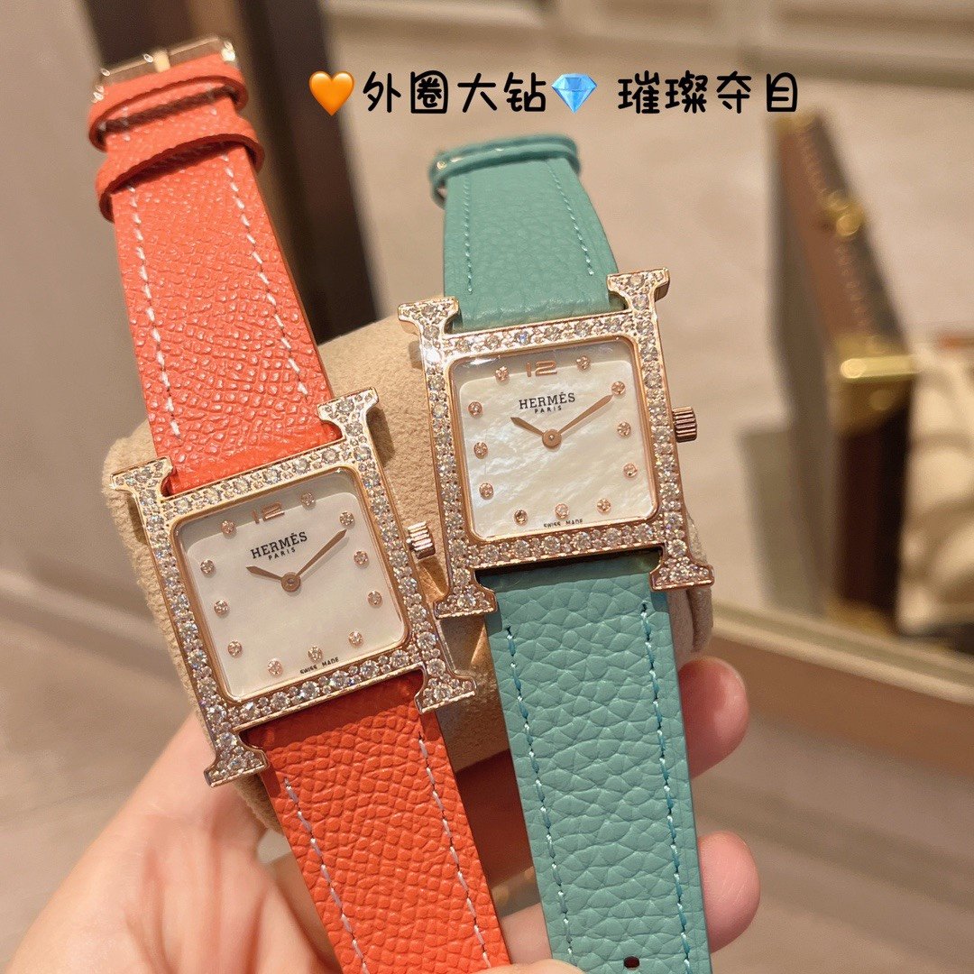 heure h watch new large diamond💎 “feather” diamond
26x26mm white natural mother-of-pearl dial, Swiss quartz movement, can be freely matched with hand-detachable Italian cowhide or American crocodile leather, stainless steel pin buckle, and three-dimensional embossed Hermès exclusive totem on the bottom cover. - Image 3
