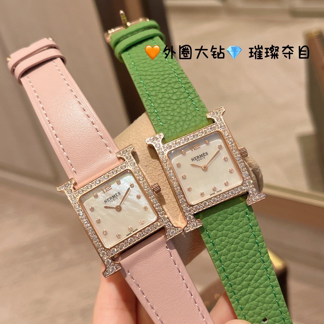 heure h watch new large diamond💎 “feather” diamond
26x26mm white natural mother-of-pearl dial, Swiss quartz movement, can be freely matched with hand-detachable Italian cowhide or American crocodile leather, stainless steel pin buckle, and three-dimensional embossed Hermès exclusive totem on the bottom cover. - Image 4