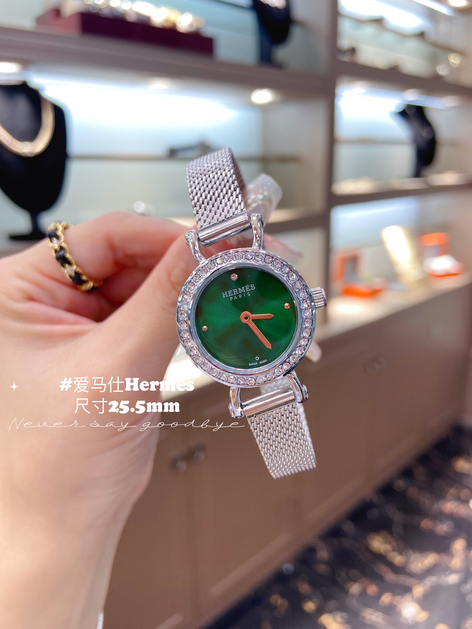 HERMES PARIS
Luxurious watches, leading style, transcending the times, design and exquisite craftsmanship, are favored by fashionable and noble people from all walks of life. This watch adopts a bead-style strap, showing its soft and elegant charm, and has become a model of Hermès! Mini watch, imported quartz movement. Solid steel with butterfly clasp and bracelet. The bezel is set with a ring of white synthetic spinel. Silver-plated dial, sword-shaped hands! Size 25.5mm - Image 3