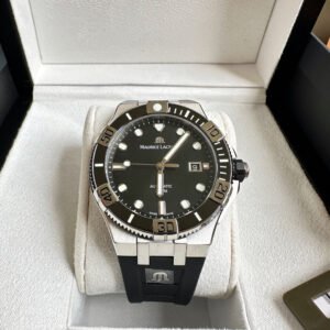 Batch  (with original large wooden box) Maurice Lacroix AIKON series men’s diving watch has arrived! Classics never go out of style! The dial size is 43mm and 12mm thick! It has a 300-meter depth waterproof function. The watch strap is designed to be easily detachable and the steel strap tape can be easily replaced with bare hands, providing a dual wearing experience. Black, blue and green colors, ceramic ring, brushed and polished stainless steel, the workmanship is very good! Super luminous, original Swiss mechanical movement! Perfect new design, highly recommended! Worth starting